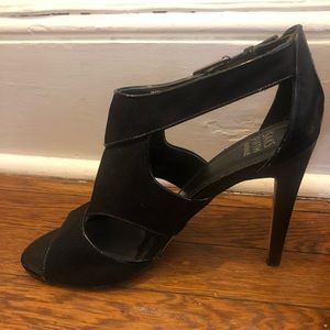 Saks Fifth Avenue black canvas stiletto heels 9M